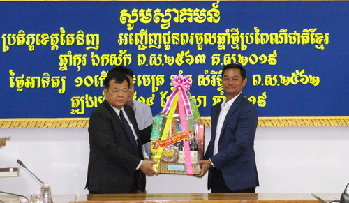Lãnh đạo tỉnh chúc Tết cổ truyền Campuchia tại tỉnh Tboung Khmum